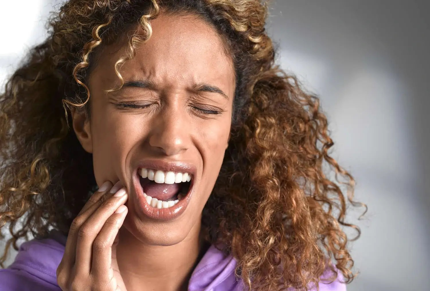 How Can You Soothe Sensitivity After a Teeth Whitening Session Macclesfield?